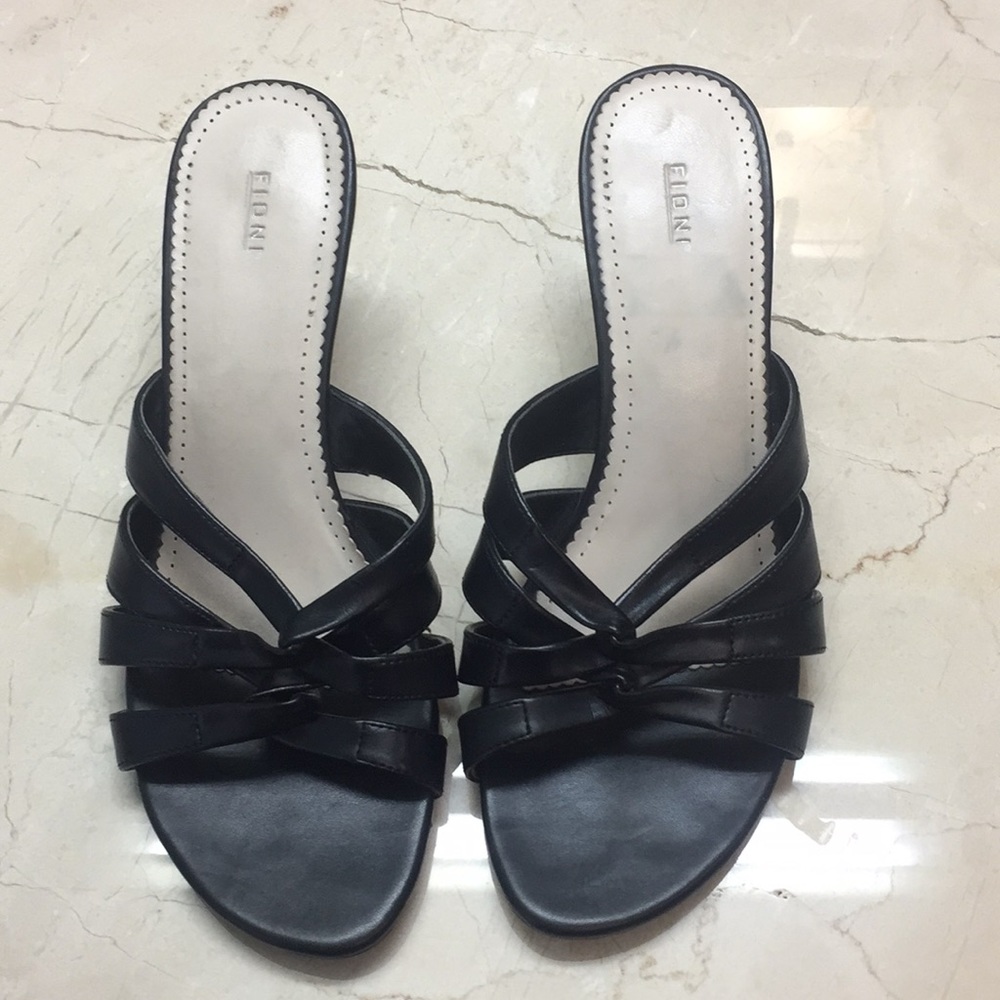 Kitten heel strappy dress shoes 7.5W